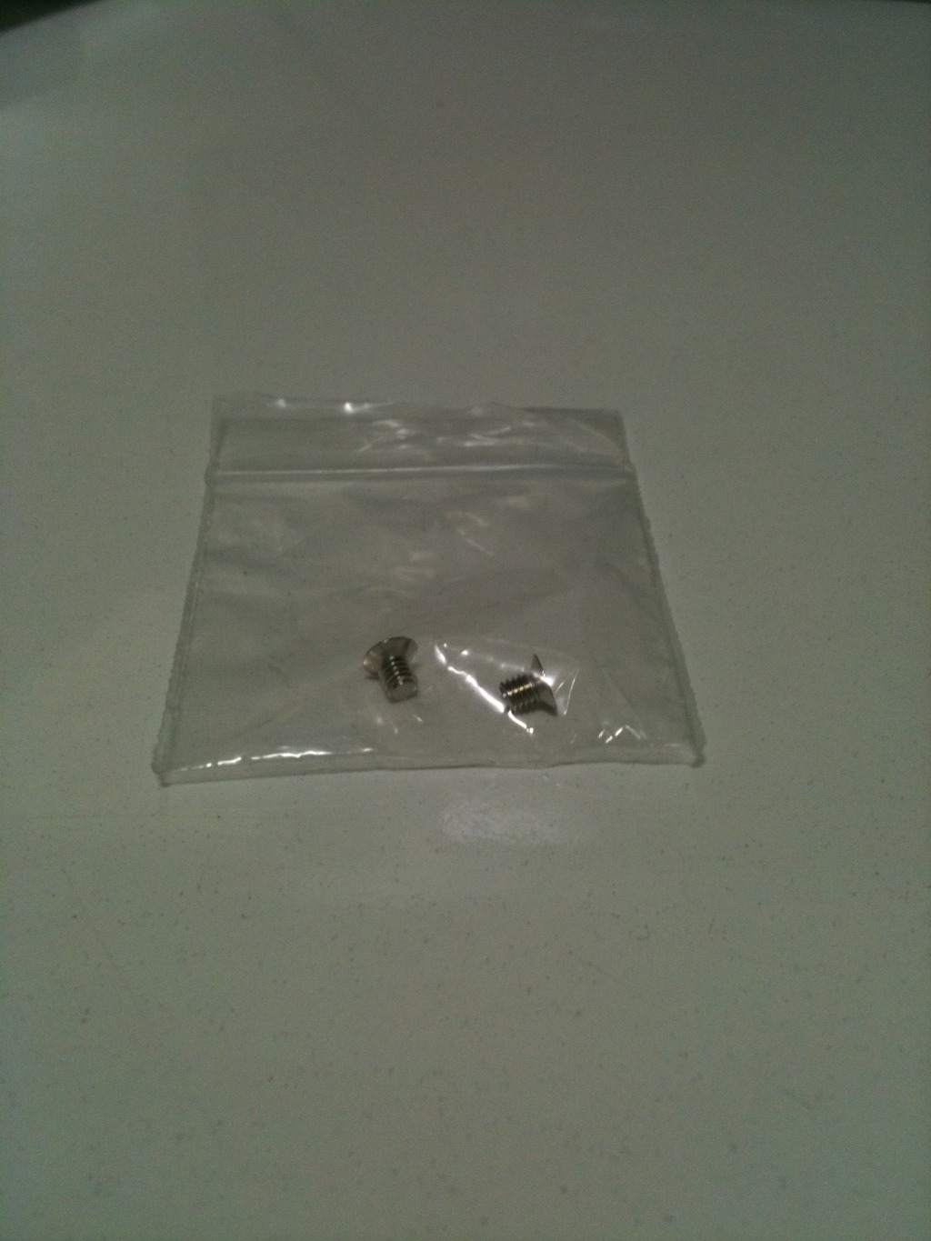 자 이제 조립하고 남은 나사... 응?